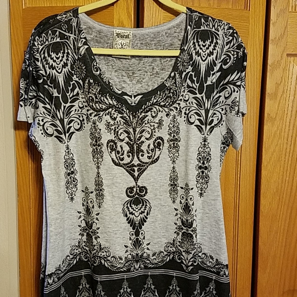 Vocal Tops - NWOT Short Sleeve Top Size XL